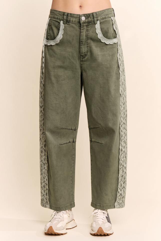 Écrin Jeans — Olive front