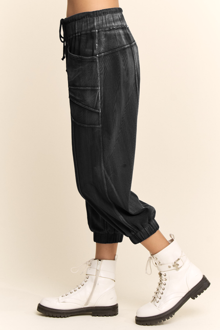 Lacquered pants — Black side