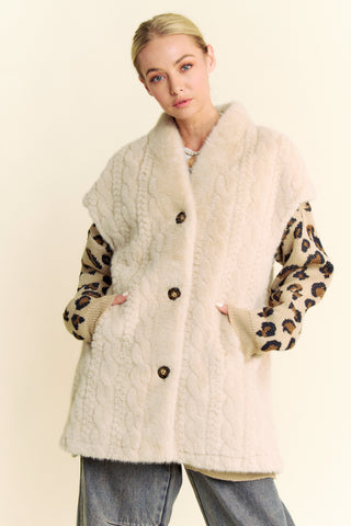 Lazaro Vest