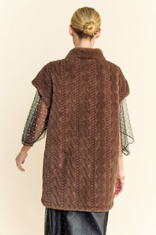 Lazaro Vest
