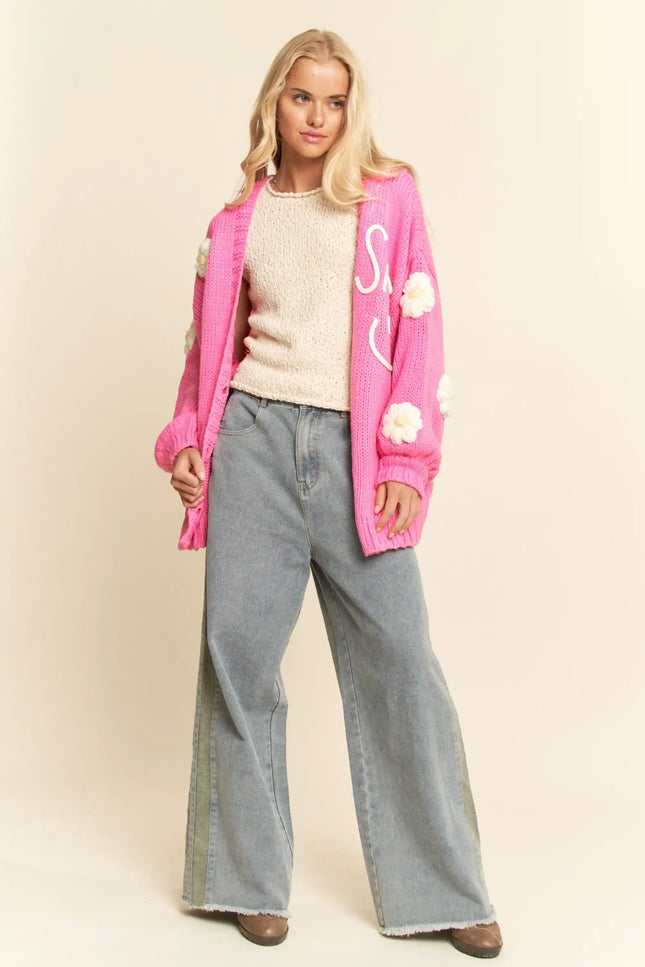 Smile Cardigan - Chunky Knit Cardigan with 3D Daisy Flowers