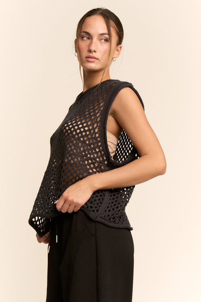 Marlot Vest — Black side